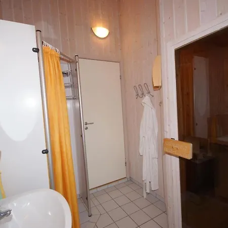 Holiday home 4 Personen Mit Privatem Bootsteg, Direkte Seelage, Kanu, Sauna Und Kaminofen In *