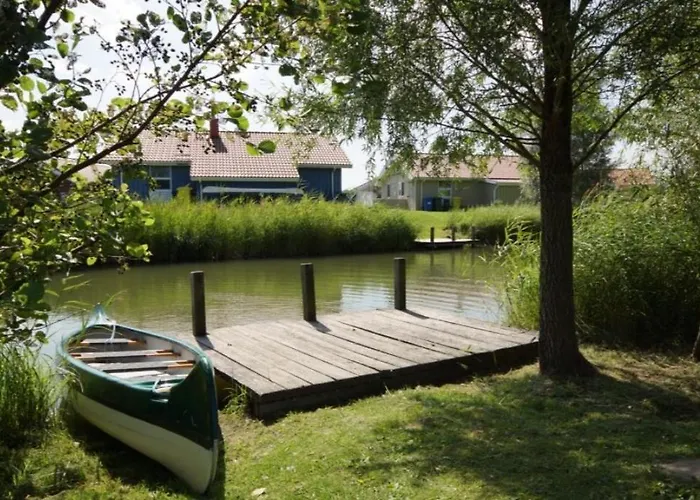 4 Personen Mit Privatem Bootsteg, Direkte Seelage, Kanu, Sauna Und Kaminofen In *